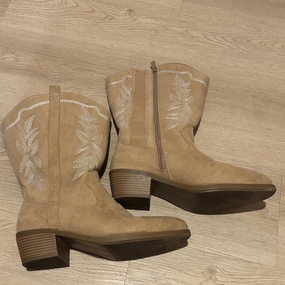 Tan Western-Style Women's Wide Calf Boots - Picture 3 of 4